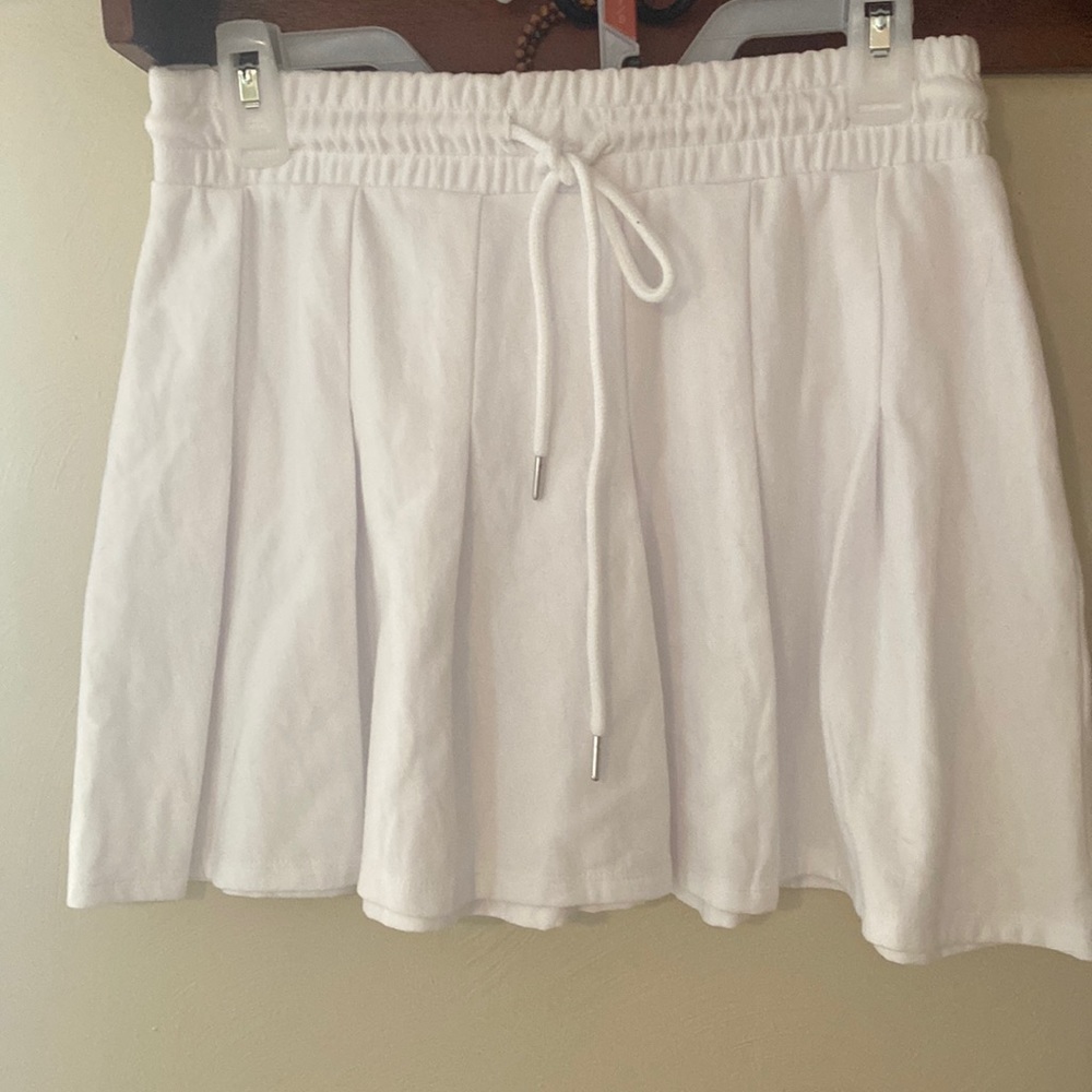 White knit pleated skirt